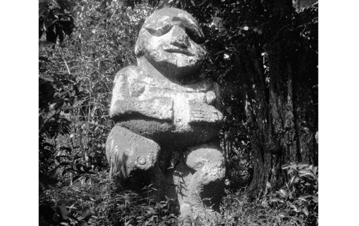 Tiki Moana à Raivavae en 1933. Photo Pierre Verger