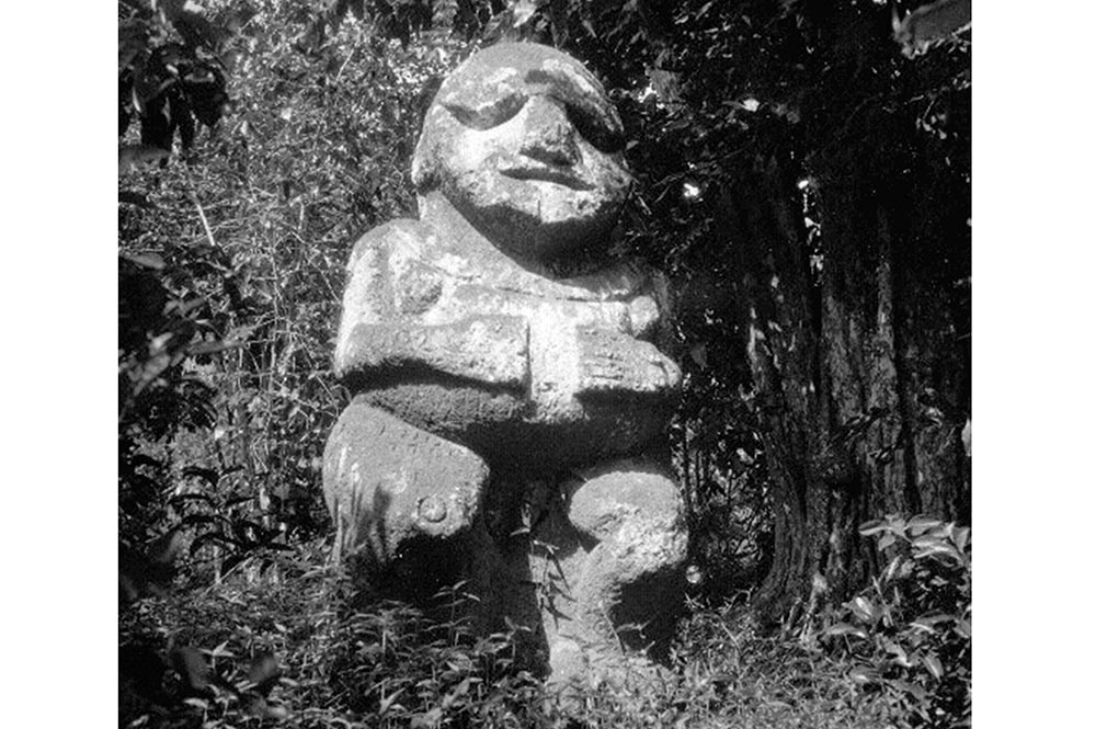 Tiki Moana à Raivavae en 1933. Photo Pierre Verger