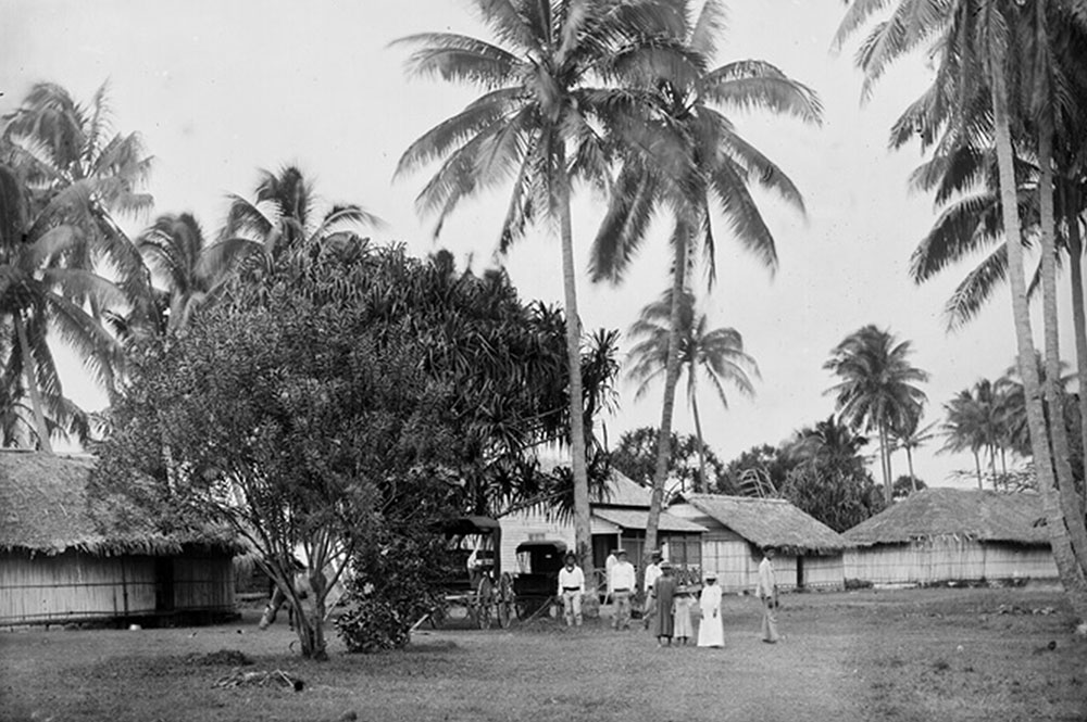 Le village de Tautira en 1900. Photo Henri Lemasson