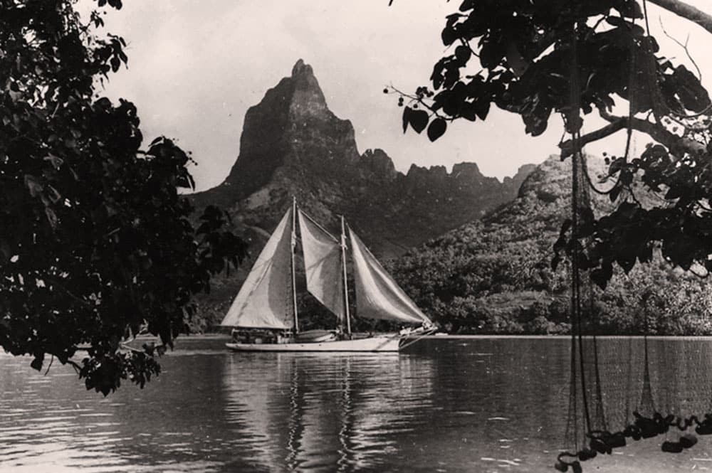 Baie de Papetoai et mont Moua roa à Moorea