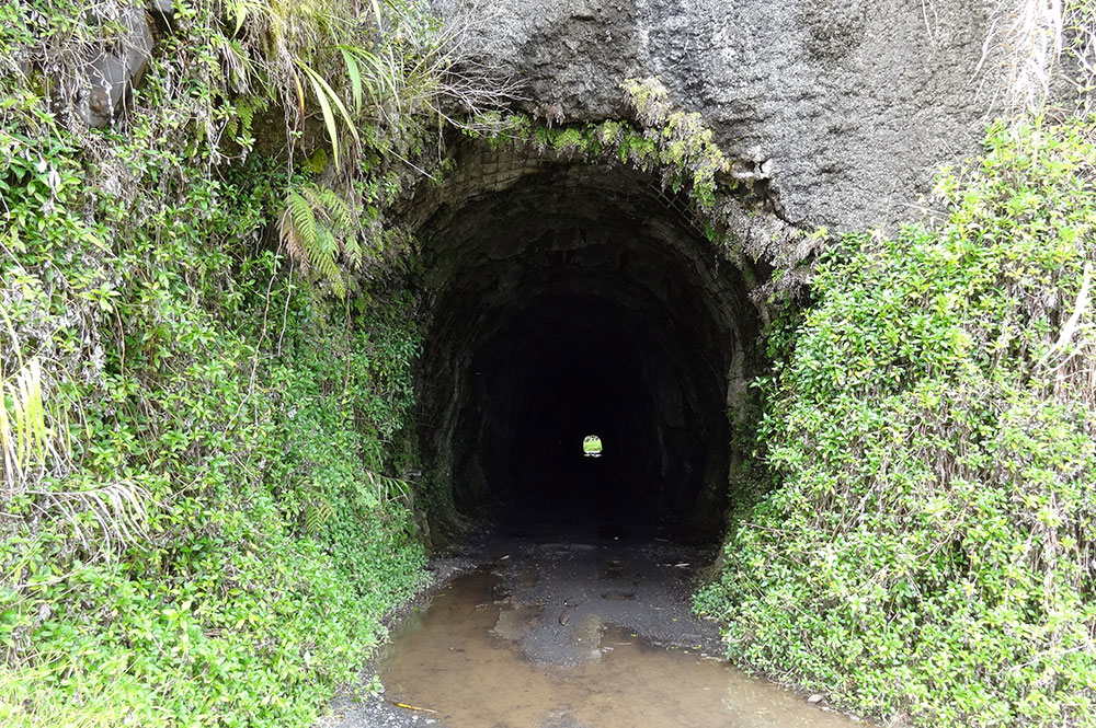 Entrée du tunnel de la Papenoo,coté Papenoo. Photo Brice Neham