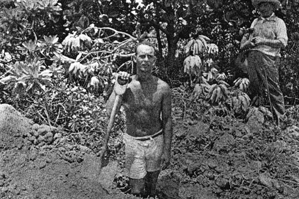 Georges Hamilton sur l'atoll de Pinaki en 1934