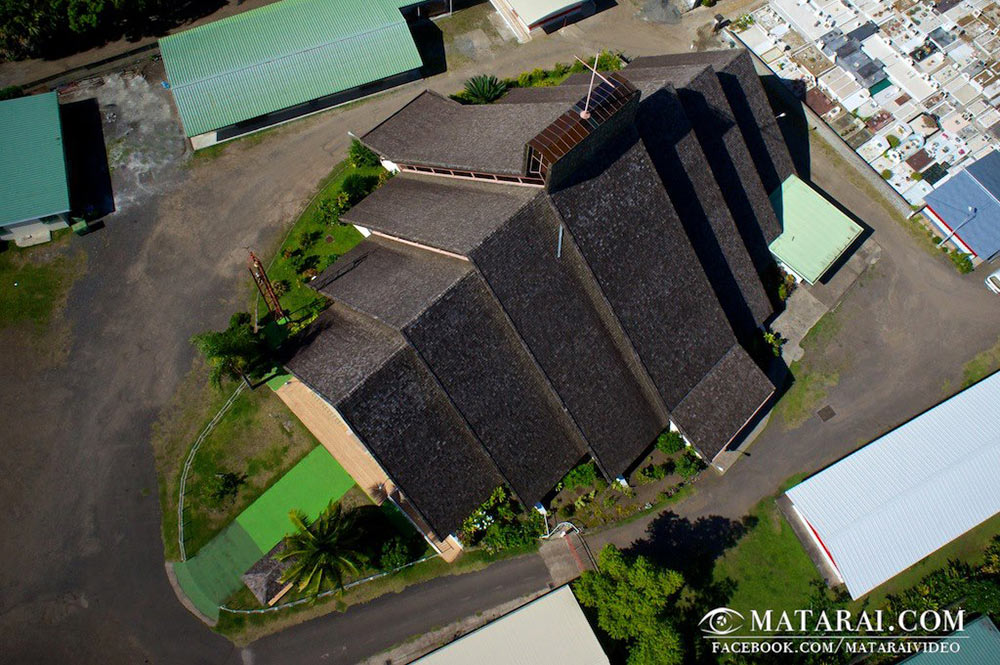 Toiture de l'Eglise Saint-Etienne de PUnaauia. Photo Matarai