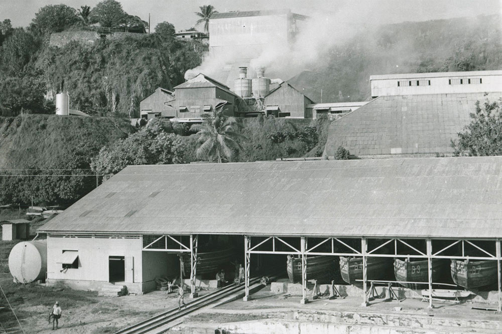 Usine de traitement du minerai. Makatea