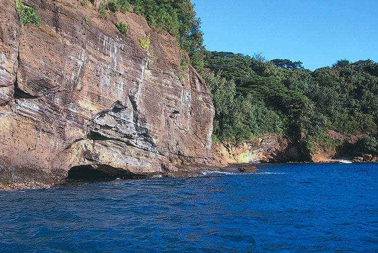 Grottes des falaises du Tahara'a