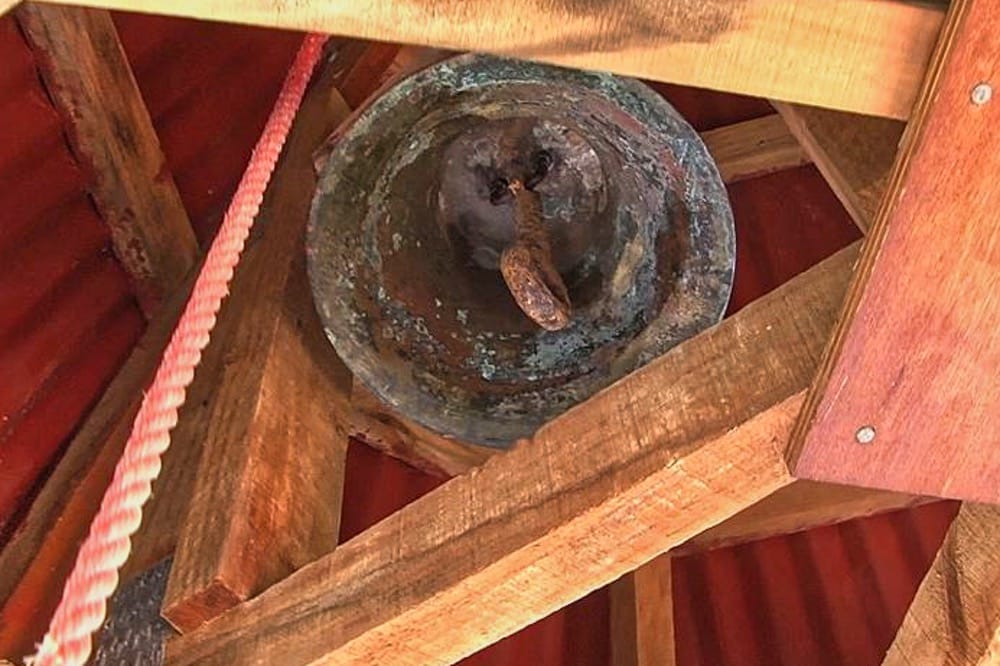 takaroa clocher TN Cloche du temple de Takaroa provenant du County of Roxburgh.