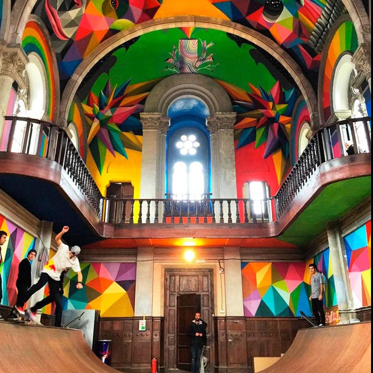 Eglise transformée en skatepark par Okuda