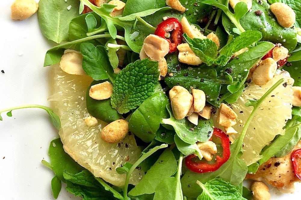Salade thaï de pamplemousse vert au poulet. Theglamourousgourmet