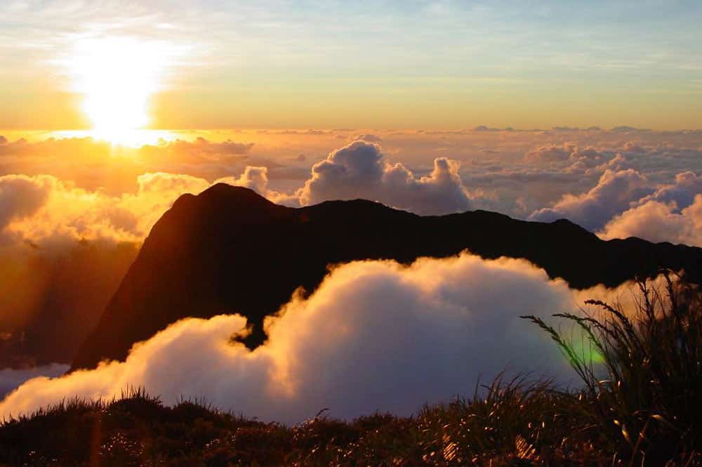 Mont Orohena dans les nuages. Photo Jeff