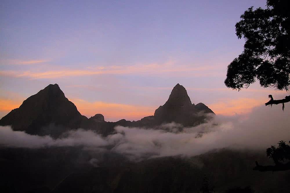 Mont Orohena et Pito Iti de Tahiti.