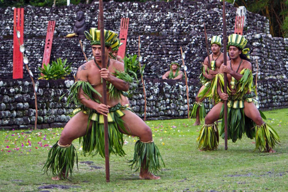 Guerriers Marae Arahurahu de Paea. Photo Yan