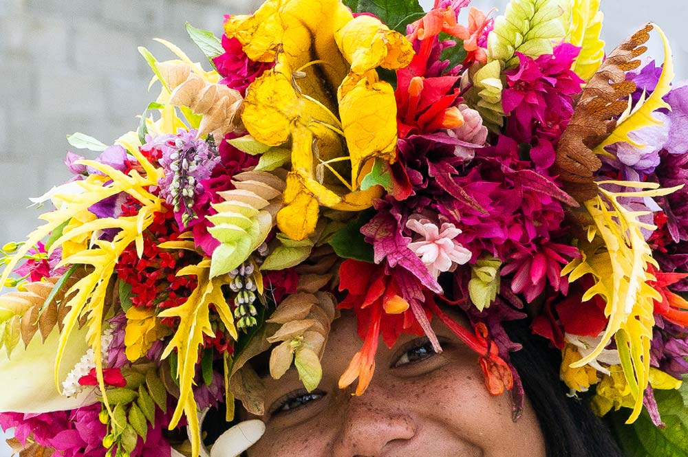 Femme fleur. Photo Rita Willaert Rurutu 2013