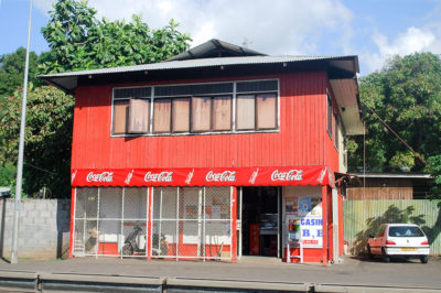 Magasin Abe rouge de Arue Tahiti.