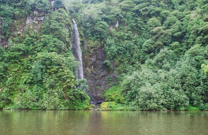Cascade Puraha, Vallée de la Papenoo. © Tahiti Heritage