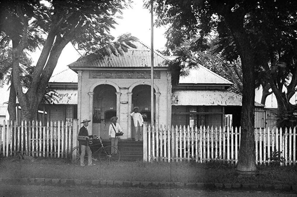 La première Poste de Papeete en 1897. Photo H. Lemasson